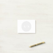 Post-it® Simple filigrane Monogramme (Sur un bureau)