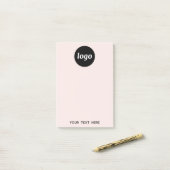 Post-it® Simple Logo Texte Professionnel Promotionnel Blush (Sur un bureau)