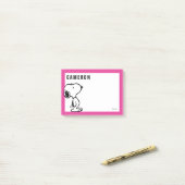 Post-it® Snoopy Black & Magenta | Ajoutez votre nom (Sur un bureau)