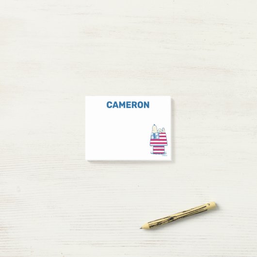 Post-it® Snoopy sur 4 juillet Dog House (Sur un bureau)