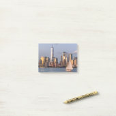 Post-it® Soirée Skyline Lower Manhattan. (Sur un bureau)