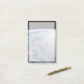 Post-it® Soleil Brillant Sur L'Océan Pacifique Sud. (Sur un bureau)