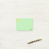 Post-it® Soleil heureux mignon sur fond vert clair (Sur un bureau)