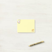 Post-it® Souris blanche mignonne et fromage sur fond jaune (Sur un bureau)
