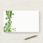 Post-it® St. Patricks Day Post-it-Notes (Sur un bureau)