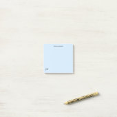 Post-it® Stations personnelles simples Monogramme bleu pâle (Sur un bureau)