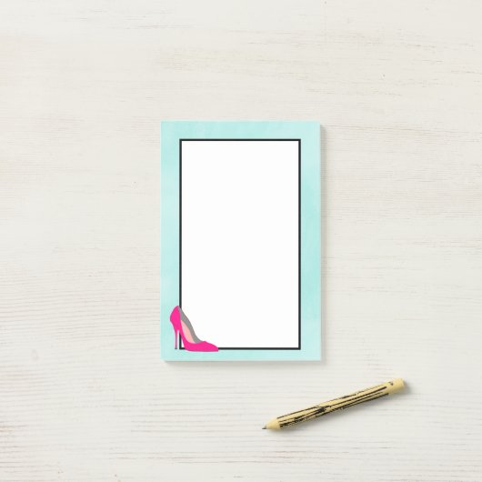 Post-it® Stiletto rose chaud (Sur un bureau)
