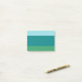 Post-it® Tanager Turquoise, Turquoise Blue et Kelly Green H (Sur un bureau)