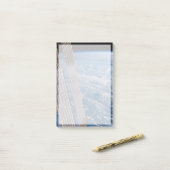 Post-it® Tasman Et Mer De Corail Recouvertes De Nuages. (Sur un bureau)