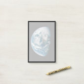 Post-it® Terre Tirée De L'Appareil Spacecraft Apollo 13. (Sur un bureau)