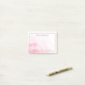 Post-it® Texte de nom aquarelle rose clair élégant (Sur un bureau)