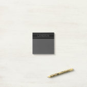 Post-it® Texte personnalisable | Gras moderne noir et gris  (Sur un bureau)