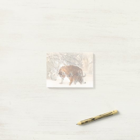 Post-it® Tigre avec petit dans la neige (Sur un bureau)