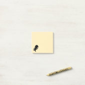 Post-it® Tiny Ninja coule sur Jaune (Sur un bureau)