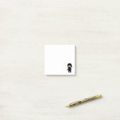 Post-it® Tiny Ninja tenant l'étoile à lancer (Sur un bureau)