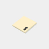 Post-it® Tiny Ninja tenant l'étoile à projeter sur Jaune (Incliné)