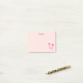 Post-it® Tongs roses (Sur un bureau)