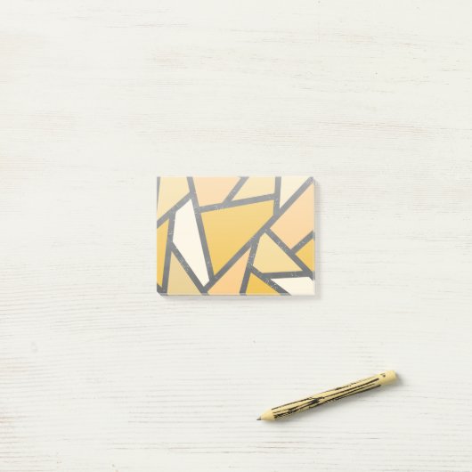 Post-it® Tons de motif en vitrail jaune (Sur un bureau)