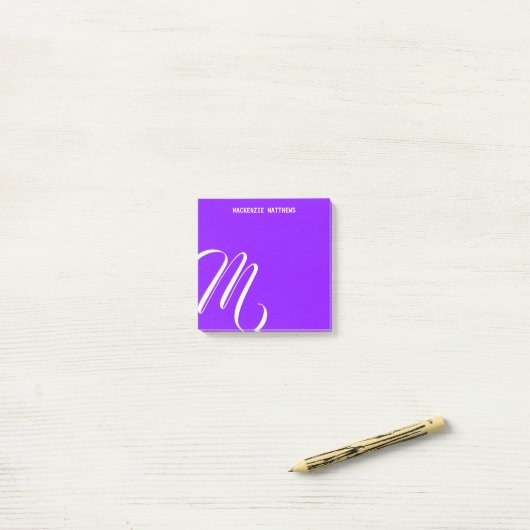 Post-it® Tourbillonnant Monogramme couleur violet Nom perso (Sur un bureau)