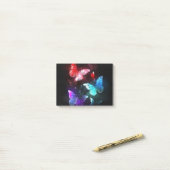 Post-it® Trois papillons brillants sur l'arrière - plan de  (Sur un bureau)