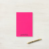 Post-it® typographie reconnaissante rose chaud (Sur un bureau)