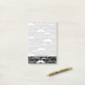 Post-it® Un club des messieurs. Motif de moustache (Sur un bureau)