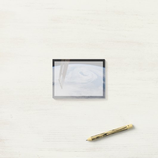 Post-it® Un Système De Faible Pression Mi-Atlantique. (Sur un bureau)