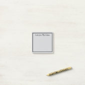 Post-it® une note d'ajouter nom de professeur simple bordur (Sur un bureau)