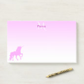 Post-it® Unicorne rose blanc nom monogramme (Sur un bureau)