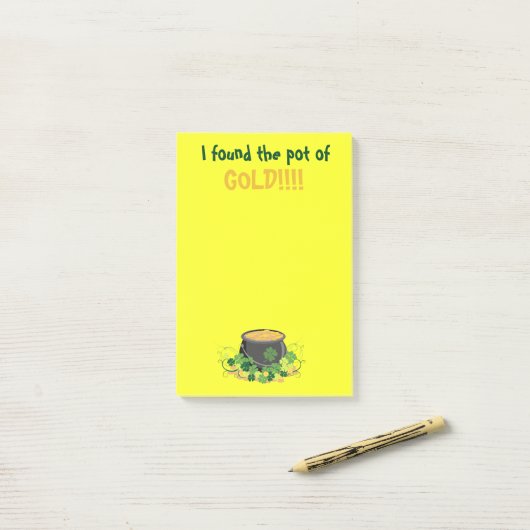 Post-it® Vibrant Pot d'or St. Patrick Jaune (Sur un bureau)
