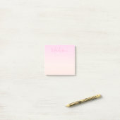 Post-it® Votre texte | Élégant Script & Soft Blush Pink Omb (Sur un bureau)