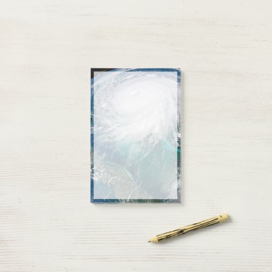 Post-it® Vue De L'Ouragan Dorian. (Sur un bureau)