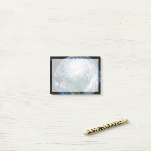 Post-it® Vue De L'Ouragan Dorian. (Sur un bureau)