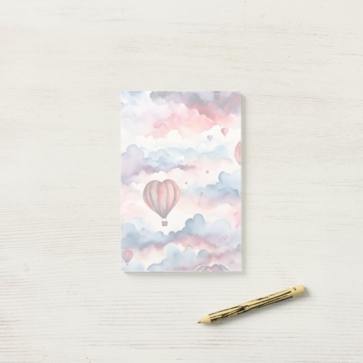 Post-it® Watercolor Hearts Hot Air Balloon (Sur un bureau)