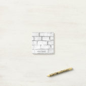 Post-it® White Brick Wall Ajouter un nom 3x3 (Sur un bureau)