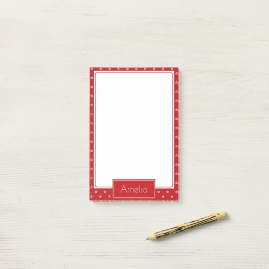 Post-it® White Stars Pattern on Bright Red Personalised (Sur un bureau)
