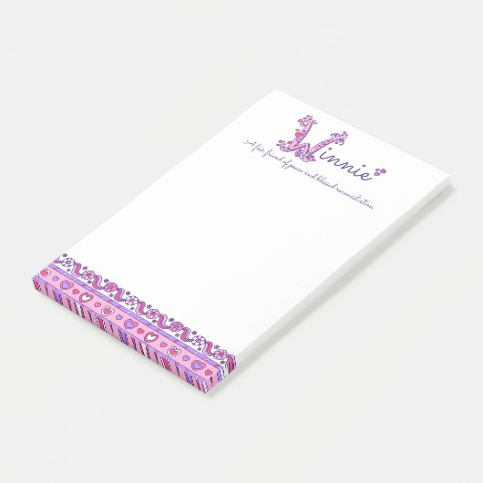 Post-it® Winnie lettre W nom signifiant rose violet (Incliné)