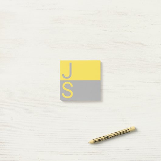 Post-it® Yellow & Grey Modern Initials monogram (Sur un bureau)