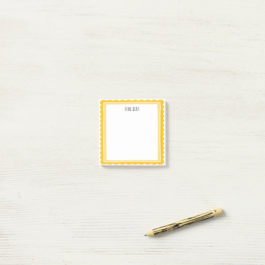Post-it® Yellow Scallop CUSTOM Chic Monogram Personalized (Sur un bureau)
