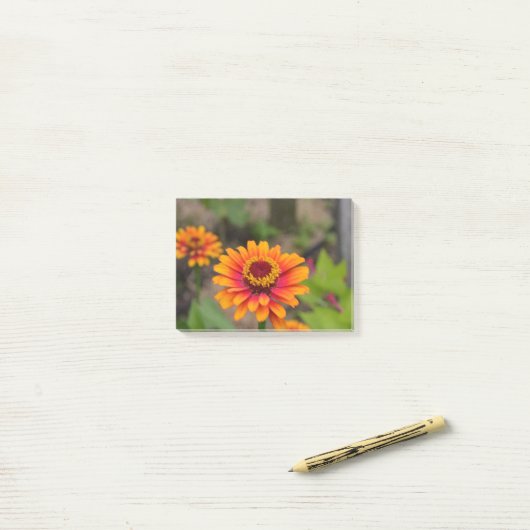Post-it® Zinnia assez orange (Sur un bureau)