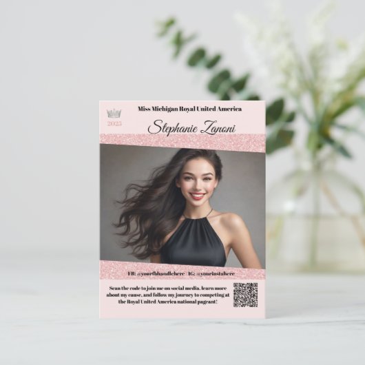 Postale Carte auto-graphique Promo Pageant | Code QR (Debout devant)