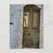 Postale Carte avec oiseau dans un collage de commode (Devant)