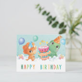Postale carte d'anniversaire de dinosaure mignon (Debout devant)