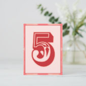 Postale Carte de bannière de typographie rose Numéro "5" (Debout devant)