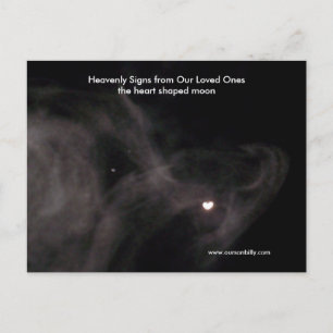 Postale Carte de poste de lune en forme de coeur.