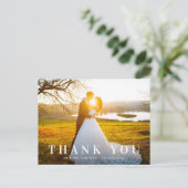 Postale carte de remerciements de mariage de texte blanc e (Debout devant)