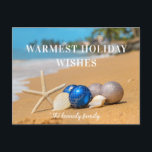 Postale Carte de vacances Christmas Coastal Beach<br><div class="desc">Christmas Coastal Beach Holiday Card - Carte de Noël dispose d'une magnifique plage de sable avec des ornements de Noël, une étoile de mer et des coquillages. Salutation lit Chaleureux voeux de vacances et est personnalisée avec votre nom de famille et l'année. L'arrière de la carte postale comporte un accueil....</div>