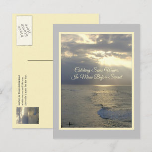 POSTALE CARTE POSTALE, MAUI SURFER CATCHANT LES DERNIÈRES 