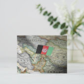 Postale Drapeau de l'Afghanistan dans la carte (Debout devant)
