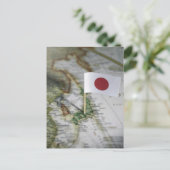 Postale drapeau japonais sur la carte (Debout devant)